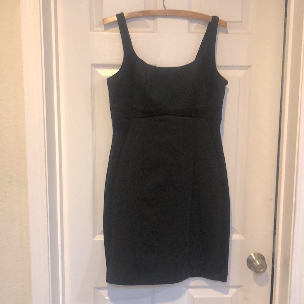 This jumper fits fabulously , wear by itself or a shirt or blouse .